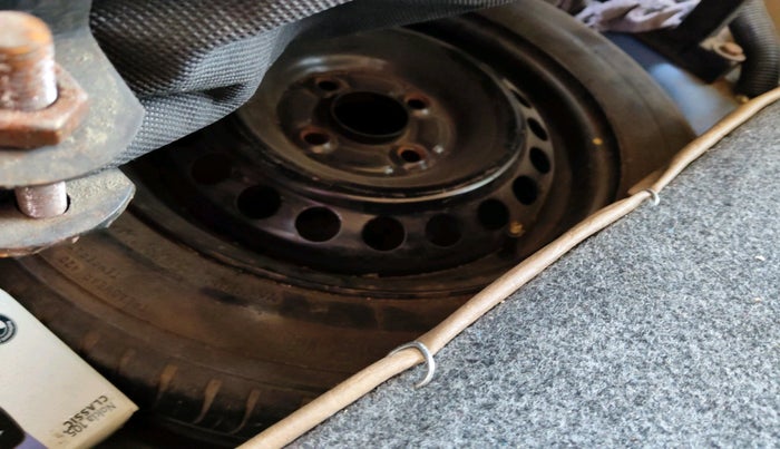 2012 Honda Brio S MT, Petrol, Manual, 1,14,943 km, tyre