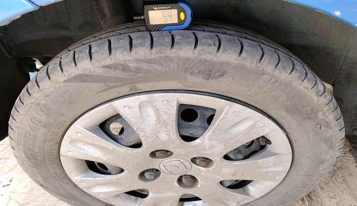 2012 Honda Brio S MT, Petrol, Manual, 1,14,943 km, tyre