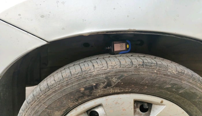 2017 Maruti Wagon R 1.0 LXI CNG, Petrol, Manual, 1,23,366 km, tyre