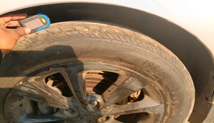 2015 Hyundai Elite i20 ASTA 1.4 CRDI, Diesel, Manual, 1,03,190 km, tyre