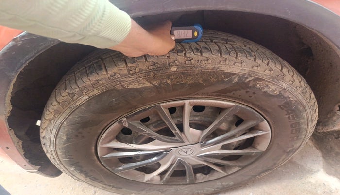 2015 Mahindra XUV500 W4, Diesel, Manual, 1,36,431 km, tyre