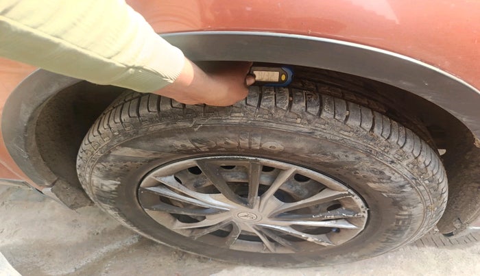 2015 Mahindra XUV500 W4, Diesel, Manual, 1,36,431 km, tyre