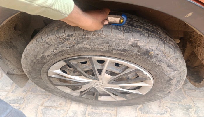 2015 Mahindra XUV500 W4, Diesel, Manual, 1,36,431 km, tyre