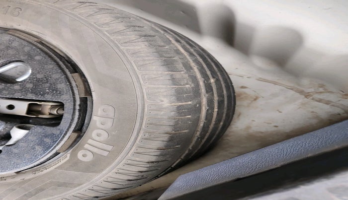 2017 Maruti Vitara Brezza ZDI PLUS, Diesel, Manual, 1,48,982 km, tyre