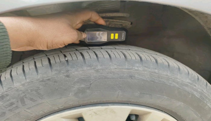 2013 Maruti Swift VXI, Petrol, Manual, 80,355 km, tyre