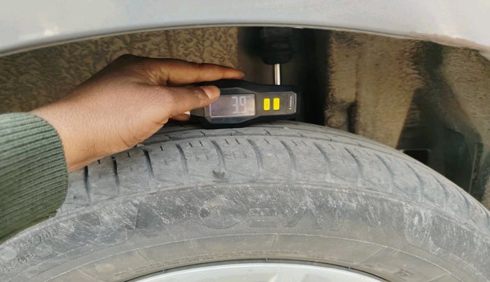 2013 Maruti Swift VXI, Petrol, Manual, 80,355 km, tyre