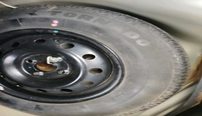 2013 Maruti Swift VXI, Petrol, Manual, 80,355 km, tyre