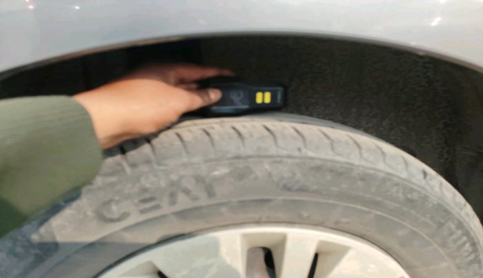 2013 Maruti Swift VXI, Petrol, Manual, 80,355 km, tyre