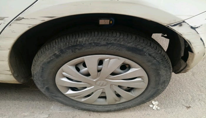 2015 Maruti Swift LXI (O), Petrol, Manual, 57,288 km, tyre