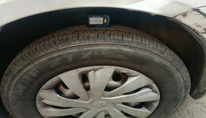 2015 Maruti Swift LXI (O), Petrol, Manual, 57,288 km, tyre