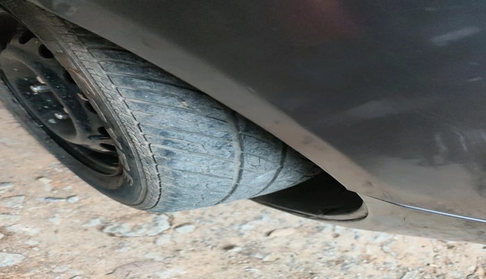 2013 Honda Amaze 1.5L I-DTEC VX, Diesel, Manual, 1,20,181 km, tyre