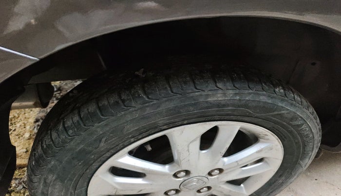 2013 Honda Amaze 1.5L I-DTEC VX, Diesel, Manual, 1,20,181 km, tyre