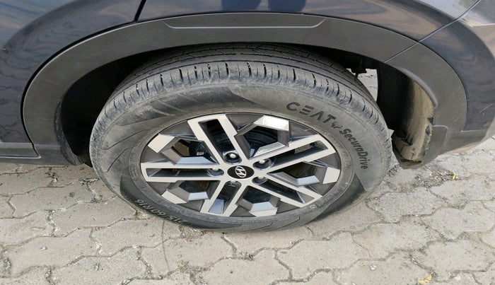 2023 Hyundai VENUE SX (O) MT 1.0 Turbo, Petrol, Manual, 13,948 km, tyre