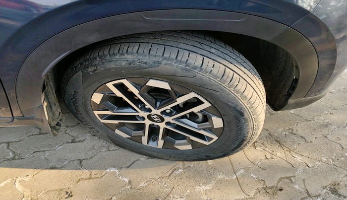 2023 Hyundai VENUE SX (O) MT 1.0 Turbo, Petrol, Manual, 13,948 km, tyre