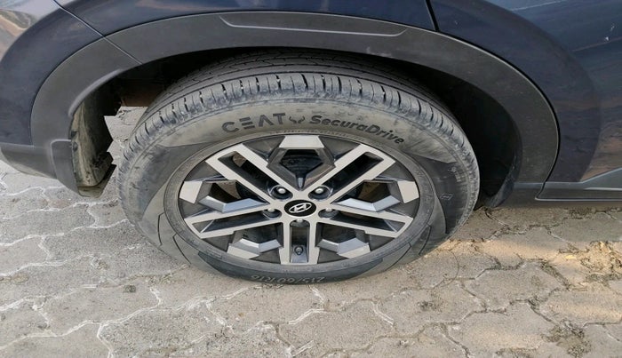 2023 Hyundai VENUE SX (O) MT 1.0 Turbo, Petrol, Manual, 13,948 km, tyre