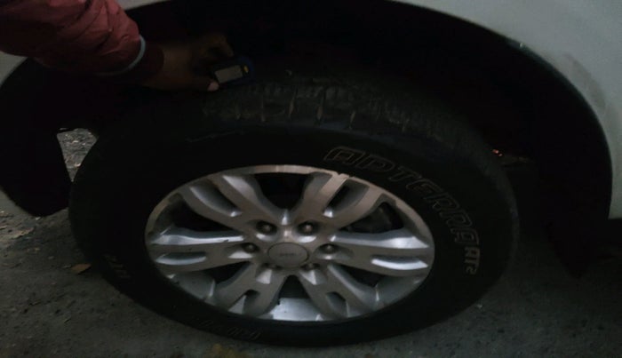 2016 Ford Endeavour TREND 2.2 4X2 AT, Diesel, Automatic, 1,84,048 km, tyre