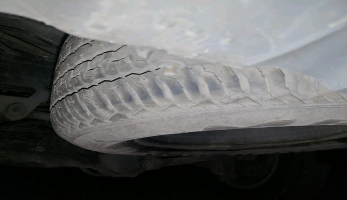 2016 Ford Endeavour TREND 2.2 4X2 AT, Diesel, Automatic, 1,84,048 km, tyre