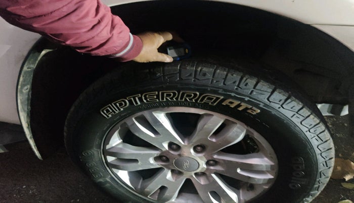 2016 Ford Endeavour TREND 2.2 4X2 AT, Diesel, Automatic, 1,84,048 km, tyre