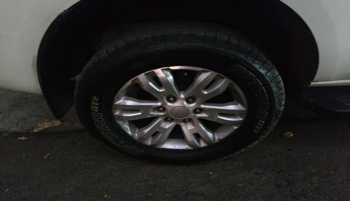 2016 Ford Endeavour TREND 2.2 4X2 AT, Diesel, Automatic, 1,84,048 km, tyre