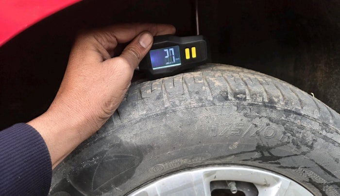 2011 Volkswagen Polo TRENDLINE 1.2L PETROL, Petrol, Manual, 1,17,907 km, tyre