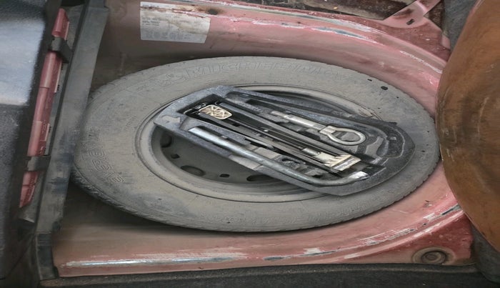 2011 Volkswagen Polo TRENDLINE 1.2L PETROL, Petrol, Manual, 1,17,907 km, tyre