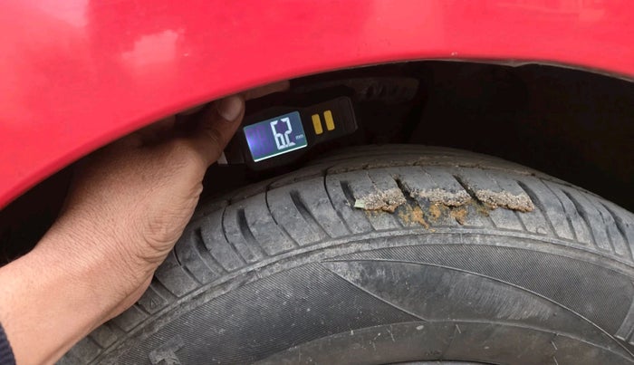 2011 Volkswagen Polo TRENDLINE 1.2L PETROL, Petrol, Manual, 1,17,907 km, tyre