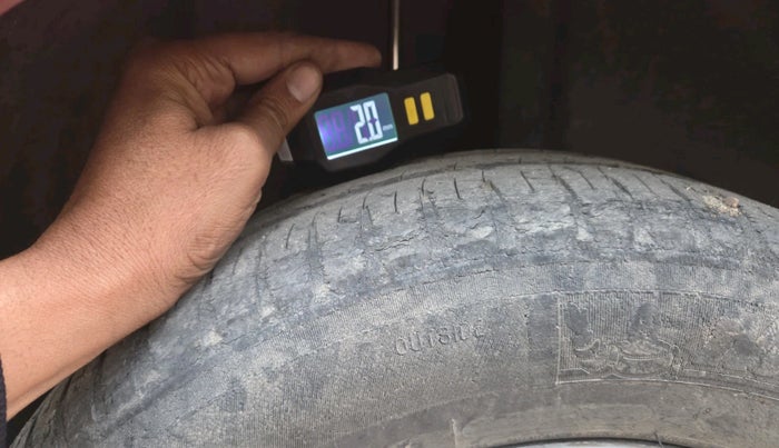 2011 Volkswagen Polo TRENDLINE 1.2L PETROL, Petrol, Manual, 1,17,907 km, tyre