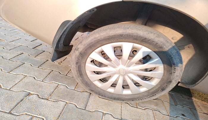 2011 Toyota Etios G, Petrol, Manual, 75,352 km, tyre