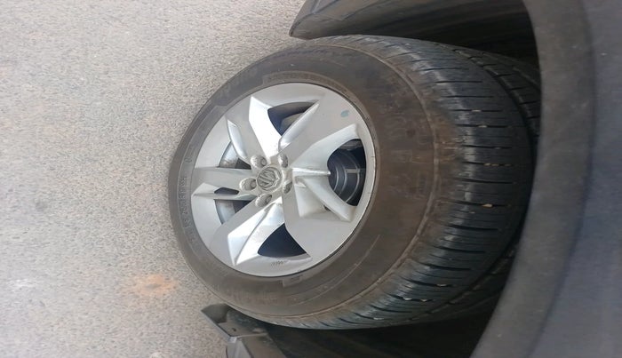 2021 MG HECTOR SHINE 1.5 PETROL TURBO MT, Petrol, Manual, 42,872 km, tyre