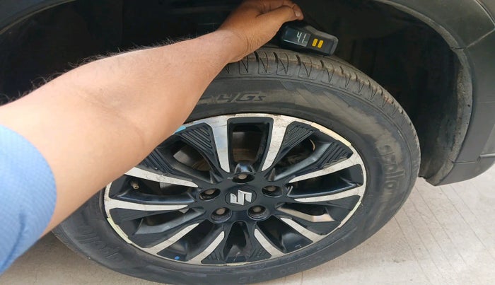 2022 Maruti BREZZA ZXI + SMART HYBRID, Petrol, Manual, 32,189 km, tyre