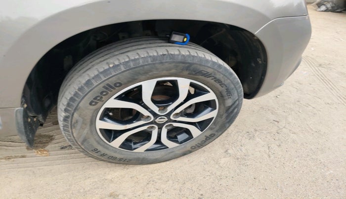 2015 Nissan Terrano XL (D), Diesel, Manual, 1,10,009 km, tyre