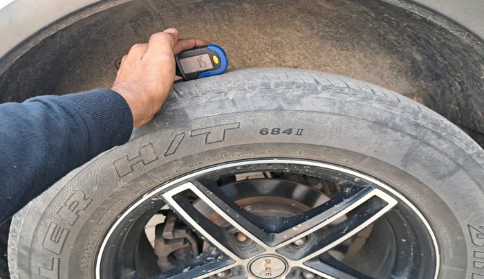 2012 Mahindra XUV500 W8, Diesel, Manual, 1,04,447 km, tyre