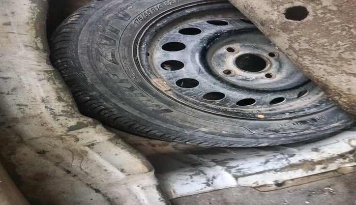 2015 Ford Figo Aspire AMBIENTE 1.5 DIESEL, Diesel, Manual, 1,18,814 km, tyre