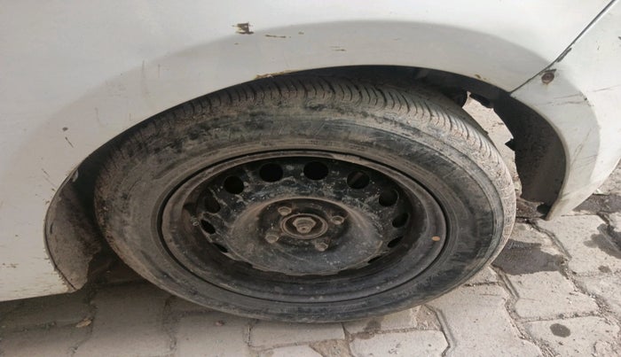 2015 Ford Figo Aspire AMBIENTE 1.5 DIESEL, Diesel, Manual, 1,18,814 km, tyre