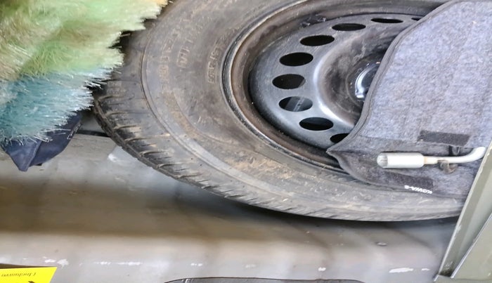 2015 Hyundai Grand i10 ASTA (O) 1.2 KAPPA VTVT, Petrol, Manual, 27,213 km, tyre