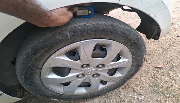 2016 Hyundai Grand i10 SPORTZ 1.1 CRDI, Diesel, Manual, 1,21,318 km, tyre