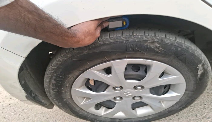 2016 Hyundai Grand i10 SPORTZ 1.1 CRDI, Diesel, Manual, 1,21,318 km, tyre