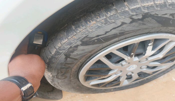 2013 Maruti Swift VXI, Petrol, Manual, 1,10,735 km, tyre