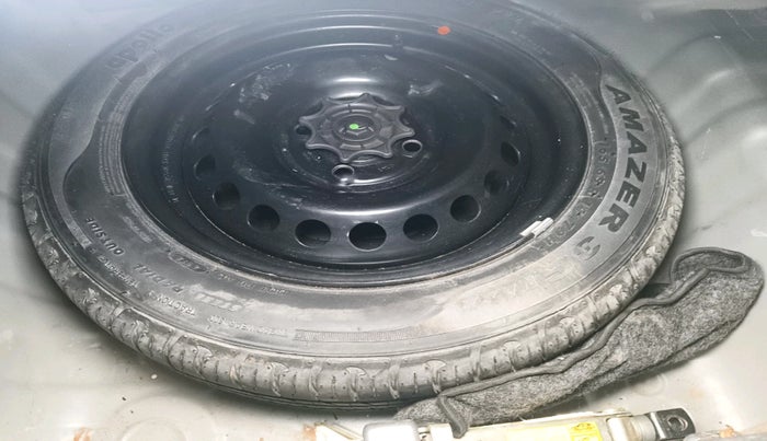 2014 Hyundai Grand i10 MAGNA 1.2 KAPPA VTVT, Petrol, Manual, 1,17,347 km, tyre