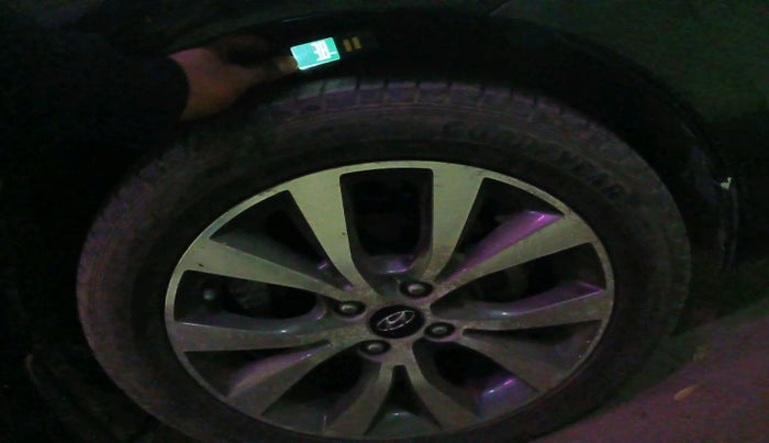 2014 Hyundai Verna FLUIDIC 1.6 VTVT SX AT, CNG, Automatic, 64,500 km, tyre