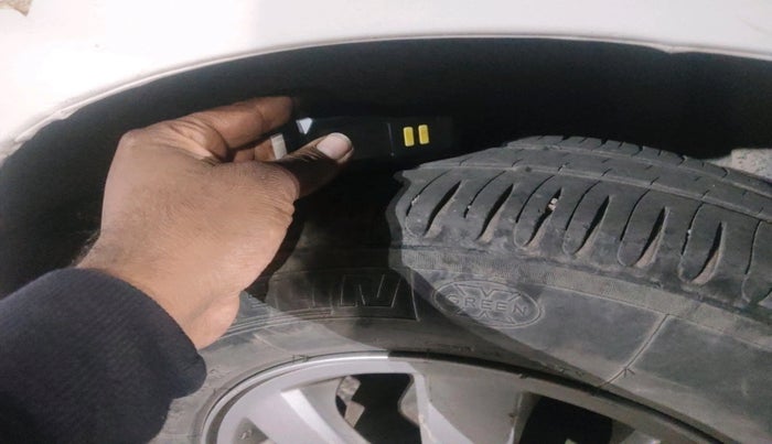 2011 Maruti Ritz ZXI, Petrol, Manual, 1,10,330 km, tyre