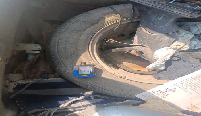 2017 Hyundai Grand i10 SPORTZ U2 1.2 CRDI, Diesel, Manual, 1,32,130 km, tyre