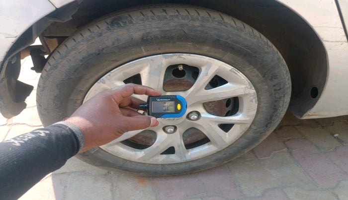 2017 Hyundai Grand i10 SPORTZ U2 1.2 CRDI, Diesel, Manual, 1,32,130 km, tyre