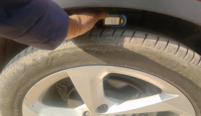 2012 Landrover Range Rover Evoque DYNAMIC SD4, Diesel, Automatic, 1,37,744 km, tyre