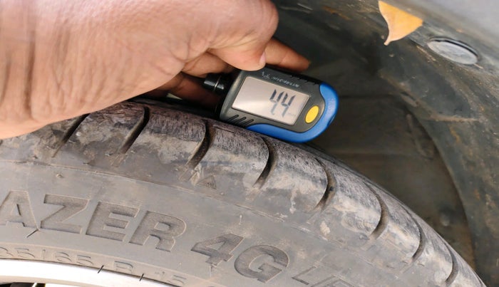 2022 Renault TRIBER RXZ, Petrol, Manual, 1,16,301 km, tyre