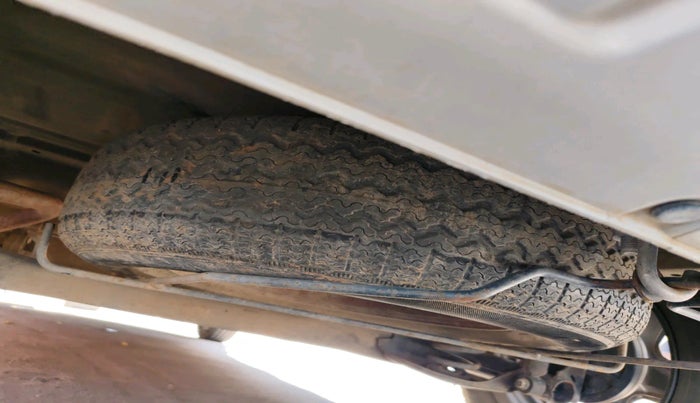 2022 Renault TRIBER RXZ, Petrol, Manual, 1,16,301 km, tyre