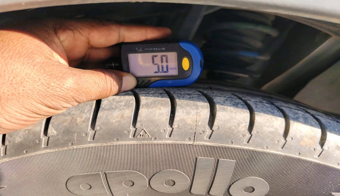 2022 Renault TRIBER RXZ, Petrol, Manual, 1,16,301 km, tyre