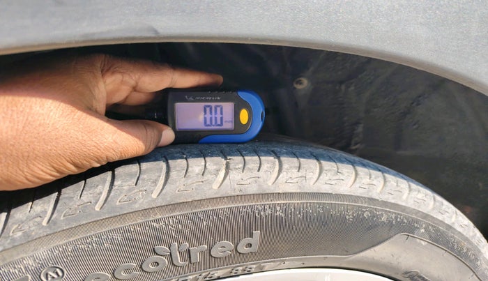 2022 Renault TRIBER RXZ, Petrol, Manual, 1,16,301 km, tyre