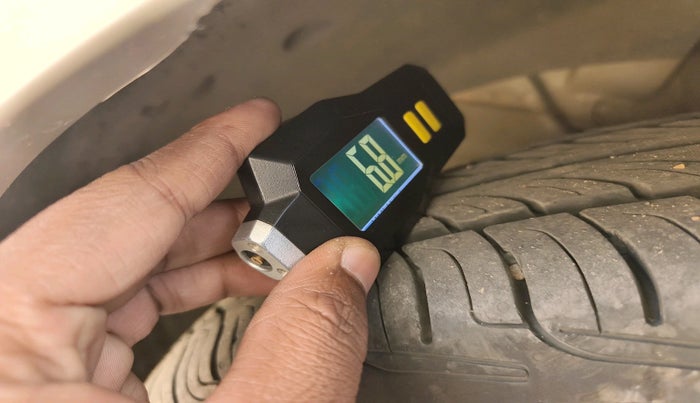 2017 Maruti Dzire VXI, Petrol, Manual, 71,140 km, tyre