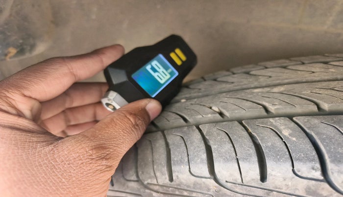 2017 Maruti Dzire VXI, Petrol, Manual, 71,140 km, tyre